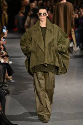 PFW Uma Wang Runway A model walks the runway during the Uma Wang Womenswear Fall Winter 2025-2026 show as part of Paris Fashion Week at L’Observatoire de Paris in Paris, France on March 06, 2025. Photo by Aurore Marechal ABACAPRESS.COM Paris France  Copyright: xMarechalxAurore ABACAx