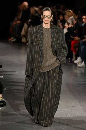 PFW Uma Wang Runway A model walks the runway during the Uma Wang Womenswear Fall Winter 2025-2026 show as part of Paris Fashion Week at L’Observatoire de Paris in Paris, France on March 06, 2025. Photo by Aurore Marechal ABACAPRESS.COM Paris France  Copyright: xMarechalxAurore ABACAx