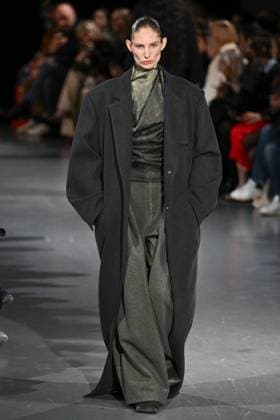 PFW Uma Wang Runway A model walks the runway during the Uma Wang Womenswear Fall Winter 2025-2026 show as part of Paris Fashion Week at L’Observatoire de Paris in Paris, France on March 06, 2025. Photo by Aurore Marechal ABACAPRESS.COM Paris France  Copyright: xMarechalxAurore ABACAx