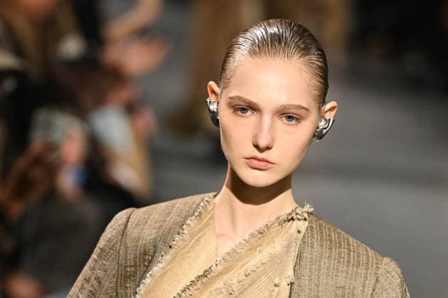 PFW Uma Wang Runway A model walks the runway during the Uma Wang Womenswear Fall Winter 2025-2026 show as part of Paris Fashion Week at L’Observatoire de Paris in Paris, France on March 06, 2025. Photo by Aurore Marechal ABACAPRESS.COM Paris France  Copyright: xMarechalxAurore ABACAx