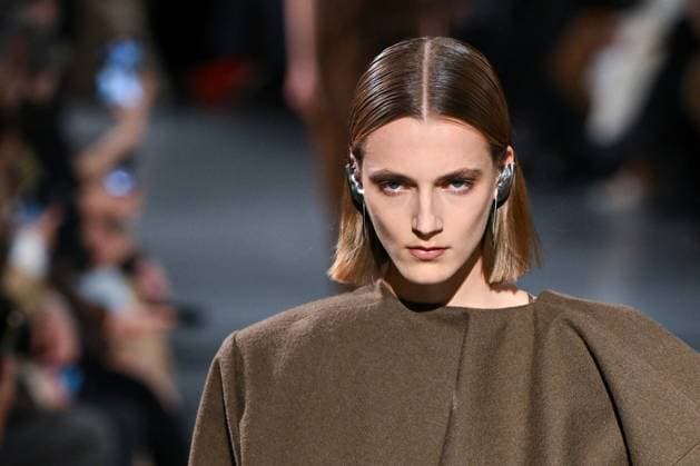 PFW Uma Wang Runway A model walks the runway during the Uma Wang Womenswear Fall Winter 2025-2026 show as part of Paris Fashion Week at L’Observatoire de Paris in Paris, France on March 06, 2025. Photo by Aurore Marechal ABACAPRESS.COM Paris France  Copyright: xMarechalxAurore ABACAx