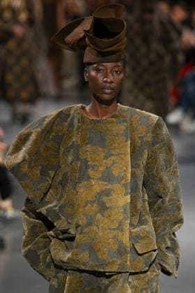 PFW Uma Wang Runway A model walks the runway during the Uma Wang Womenswear Fall Winter 2025-2026 show as part of Paris Fashion Week at L’Observatoire de Paris in Paris, France on March 06, 2025. Photo by Aurore Marechal ABACAPRESS.COM Paris France  Copyright: xMarechalxAurore ABACAx