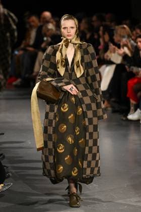 PFW Uma Wang Runway A model walks the runway during the Uma Wang Womenswear Fall Winter 2025-2026 show as part of Paris Fashion Week at L’Observatoire de Paris in Paris, France on March 06, 2025. Photo by Aurore Marechal ABACAPRESS.COM Paris France  Copyright: xMarechalxAurore ABACAx