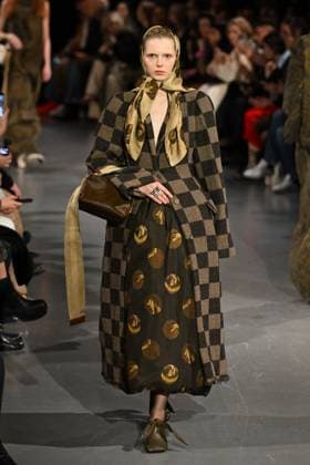 PFW Uma Wang Runway A model walks the runway during the Uma Wang Womenswear Fall Winter 2025-2026 show as part of Paris Fashion Week at L’Observatoire de Paris in Paris, France on March 06, 2025. Photo by Aurore Marechal ABACAPRESS.COM Paris France  Copyright: xMarechalxAurore ABACAx