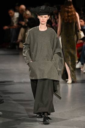 PFW Uma Wang Runway A model walks the runway during the Uma Wang Womenswear Fall Winter 2025-2026 show as part of Paris Fashion Week at L’Observatoire de Paris in Paris, France on March 06, 2025. Photo by Aurore Marechal ABACAPRESS.COM Paris France  Copyright: xMarechalxAurore ABACAx