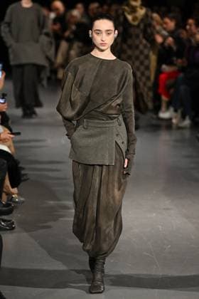 PFW Uma Wang Runway A model walks the runway during the Uma Wang Womenswear Fall Winter 2025-2026 show as part of Paris Fashion Week at L’Observatoire de Paris in Paris, France on March 06, 2025. Photo by Aurore Marechal ABACAPRESS.COM Paris France  Copyright: xMarechalxAurore ABACAx