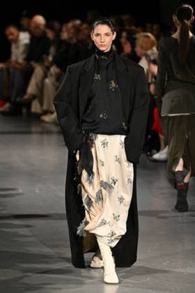 PFW Uma Wang Runway A model walks the runway during the Uma Wang Womenswear Fall Winter 2025-2026 show as part of Paris Fashion Week at L’Observatoire de Paris in Paris, France on March 06, 2025. Photo by Aurore Marechal ABACAPRESS.COM Paris France  Copyright: xMarechalxAurore ABACAx