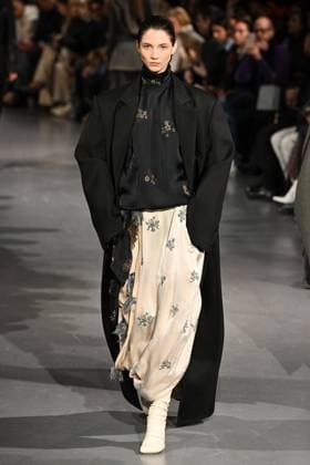 PFW Uma Wang Runway A model walks the runway during the Uma Wang Womenswear Fall Winter 2025-2026 show as part of Paris Fashion Week at L’Observatoire de Paris in Paris, France on March 06, 2025. Photo by Aurore Marechal ABACAPRESS.COM Paris France  Copyright: xMarechalxAurore ABACAx