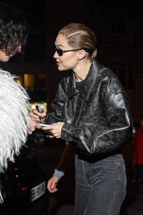 Gigi Hadid arrives at Royal Monceau Hotel during Paris Fashion Week PFW Gigi Hadid arrives at Royal Monceau Hotel during Paris Fashion Week PFW on march 6th 2025 Yehiel Chekroune Bestimage Celebrities arrives at Royal Monceau Hotel during Paris Fashion Week on march 6th 2025 Paris France  Copyright: xYehielxChekrounex xBestimagexYehielxChekrounex xBestimagex