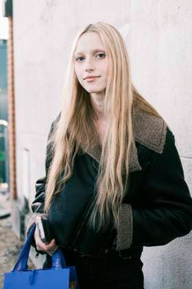 Paris Fashion Week AW25 Chloe Grace Van Petten 441442 2025 03 06 Paris France  Copyright: xJean-BaptistexSoulliatx xStarfacex STAR_441442_006