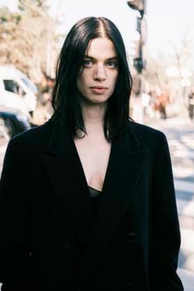 Paris Fashion Week AW25 Chloe Lily McMenamy 441442 2025 03 06 Paris France  Copyright: xJean-BaptistexSoulliatx xStarfacex STAR_441442_007