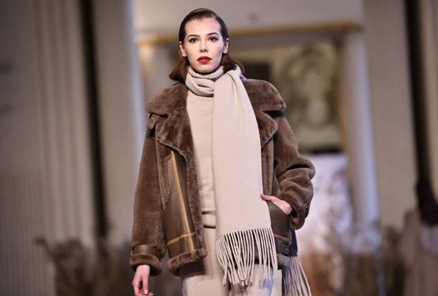 (250307) -- PARIS , March 7, 2025 -- A model presents a creation from the ready-to-wear Fall Winter 2025-2026 collections by INTERDEE during the Paris Fashion Week, in Paris, France, March 6, 2025. ) FRANCE-PARIS-FASHION WEEK-INTERDEE GaoxJing 
