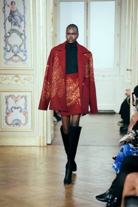 PFW - Leonard Runway A model presents a creation by Leonard Paris for the Womenswear Ready-to-wear Fall-Winter 2025 2026 collection as part of the Paris Fashion Week, in Paris, France on March 7, 2025. Photo by Alexis Jumeau ABACAPRESS.COM Paris France  Copyright: xJumeauxAlexis ABACAx