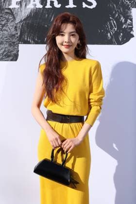 PFW Givenchy Photocall Ruonan Zhang attending the Givenchy Womenswear Fall Winter 2025-2026 show as part of Paris Fashion Week on March 7, 2025 in Paris, France. Photo by Jerome Domine ABACAPRESS.COM  Copyright: xDominexJerome ABACAx