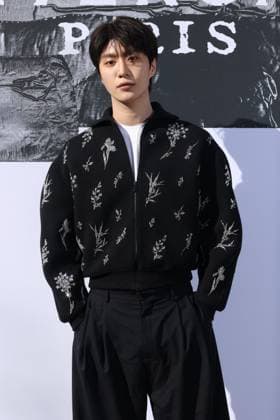 PFW Givenchy Photocall Fan Cheng Cheng attending the Givenchy Womenswear Fall Winter 2025-2026 show as part of Paris Fashion Week on March 7, 2025 in Paris, France. Photo by Jerome Domine ABACAPRESS.COM  Copyright: xDominexJerome ABACAx