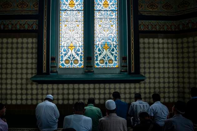 News Themen der Woche KW10 News Bilder des Tages The First Friday Prayer In The Ramadan 1446 H Muslims perform the first Friday prayer in the holy month of Ramadan 1446 H at the Al-Mashun Grand Mosque in Medan City, North Sumatra, Indonesia, on March 7, 2025. In Islam, the Friday prayers in the month of Ramadan have greater virtues compared to prayers in other months, which are performed at Dzuhur time when the sun has passed the zenith point in the sky. Medan, North Sumatra Indonesia  Copyright: xSutantaxAdityax originalFilename: aditya-thefirst700101_npibF.jpg