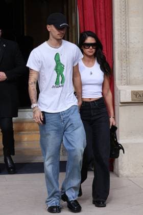 Romeo Beckham and his girlfriend Kim Turnbull leave La Réserve Paris Hotel and Spa on the sidelines of Paris Fashion Week PFW Romeo Beckham and his girlfriend Kim Turnbull leave La Réserve Paris Hotel and Spa on the sidelines of Paris Fashion Week PFW , in Paris, France, on March 7, 2025 Cyril Moreau Bestimage Romeo Beckham and his girlfriend Kim Turnbull leave La Réserve Paris Hotel and Spa on the sidelines of Paris Fashion Week PFW , in Paris, France, on March 7, 2025 Paris France  Copyright: xCYRILxMOREAUx xBESTIMAGExCYRILxMOREAUx xBESTIMAGEx