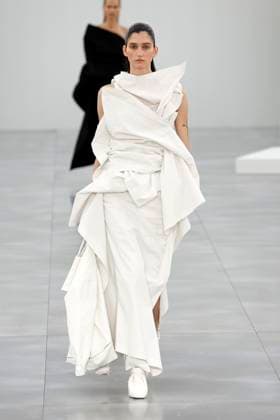 Issey Miyake Ready to Wear Fall Winter 2025 - Paris, March 2025 Issey Miyake Ready to Wear Fall Winter 2025 - Paris, March 2025, Credit:Zeppelin Avalon  Copyright: xZeppelinx xAvalonx 0973406002