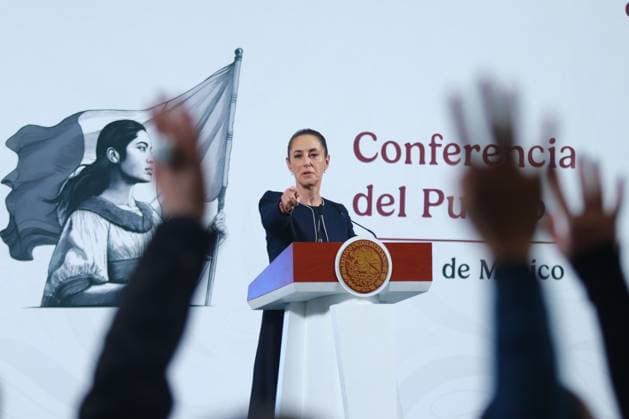 News Bilder des Tages Mexico™s President Claudia Sheinbaum Holds News Conference Mexico s President Claudia Sheinbaum speaking during a briefing about the agreement with US President Donald Trump that exports that comply with the provisions of the T-MEC will not be subject to tariffs until April 2, the agreements of the energy investment and Mercado Libre company, as well as the Women s Booklet at the National Palace. on March 7, 2025 in Mexico City, Mexico. (Photo by Carlos Santiago Eyepix Group). Copyright: xCarlosxSantiago xEyepixxGroupx CS_07032025_145952