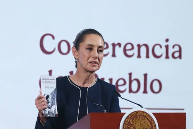 Mexico™s President Claudia Sheinbaum Holds News Conference Mexico s President Claudia Sheinbaum speaking during a briefing about the agreement with US President Donald Trump that exports that comply with the provisions of the T-MEC will not be subject to tariffs until April 2, the agreements of the energy investment and Mercado Libre company, as well as the Women s Booklet at the National Palace. on March 7, 2025 in Mexico City, Mexico. (Photo by Carlos Santiago Eyepix Group). Copyright: xCarlosxSantiago xEyepixxGroupx CS_07032025_145956