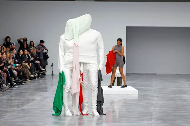 Issey Miyake, Ready to Wear Fall Winter 2025 - Paris, March 2025 Issey Miyake, Ready to Wear Fall Winter 2025 - Paris, March 2025, Credit:Zeppelin Avalon  Copyright: xZeppelinx xAvalonx 0973485428