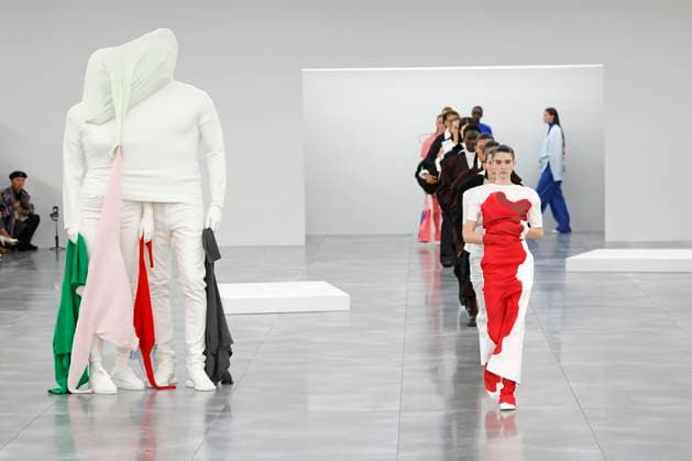 Issey Miyake, Ready to Wear Fall Winter 2025 - Paris, March 2025 Issey Miyake, Ready to Wear Fall Winter 2025 - Paris, March 2025, Credit:Zeppelin Avalon  Copyright: xZeppelinx xAvalonx 0973486609