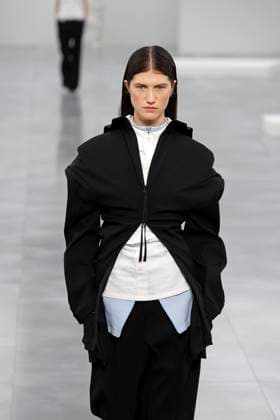 Issey Miyake, Ready to Wear Fall Winter 2025 - Paris, March 2025 Issey Miyake, Ready to Wear Fall Winter 2025 - Paris, March 2025, Credit:Zeppelin Avalon  Copyright: xZeppelinx xAvalonx 0973487030