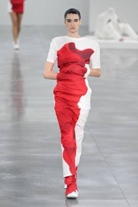 PFW Issey Miyake Runway A model walks the runway during the Issey Miyake Womenswear Fall Winter 2025-2026 show as part of Paris Fashion Week in Paris, France on March 07, 2025. Photo by Aurore Marechal ABACAPRESS.COM Paris France  Copyright: xMarechalxAurore ABACAx