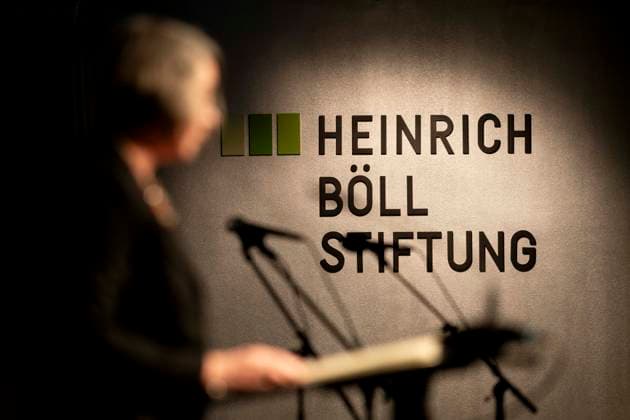 Preisverleihung des Anne-Klein-Frauenpreises am 07.03.2025 Dr. Imme Scholz, Jury-Vorsitzende und Vorstand der Heinrich-Böll-Stiftung, erläutert die Entscheidung der Jury bei der Verleihung des Anne Klein Frauenpreises 2025, der in diesem Jahr an Darya Afanasyeva, Irina Alkhovka und Julia Mickiewicz vergeben wurde. Copyright: xEVENTPRESSxJeremyxKnowlesx