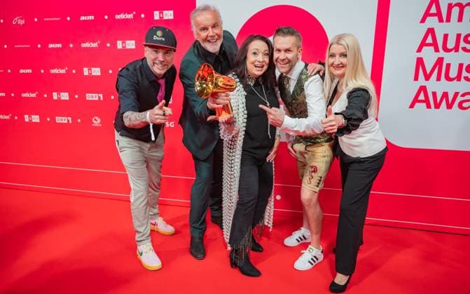 20250307 Red Carpet Verleihung 25. Amadeus Austrian Music Awards WIEN, OESTERREICH - 07. MAERZ: Die Seer Preistraeger des 25. Amadeus Austria Music Awards fuer ihr Lebenswerk nach der Show anslaesslich der Verleihung des 25. Amadeus Austria Music Awards 2025 in der MRX Halle am 07. Maerz 2024 in Wien, Oesterreich. 250307_SEPA_17_028 Copyright: xIsabellexOuvrardx SEPAxMedia