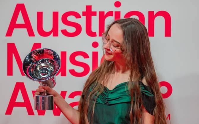 20250307 Red Carpet Verleihung 25. Amadeus Austrian Music Awards WIEN, OESTERREICH - 07. MAERZ: Preistraegerin des 25. Amadeus Austria Music Awards 2025 in der Kategorie -FM4 Award 2025- Solo-Musikerin Anja Sodnikar alias Sodl nach der Verleihung des 25. Amadeus Austria Music Awards 2025 in der MARX Halle am 07. Maerz 2025 in Wien, Oesterreich. 250307_SEPA_17_005 Copyright: xIsabellexOuvrardx SEPAxMedia