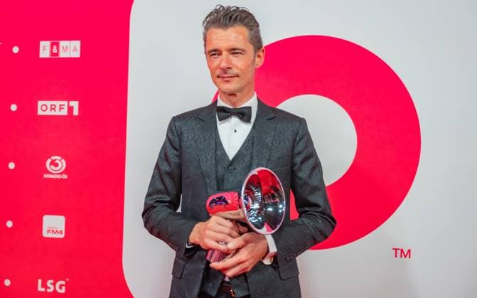 20250307 Red Carpet Verleihung 25. Amadeus Austrian Music Awards WIEN, OESTERREICH - 07. MAERZ: Preistraeger des 25. Amadeus Austria Music Awards 2025 in der Genre-Kategorie -Jazz Worl Blues- Musiker, Komponist und Musikproduzent alias Herbert Pixner Projekt nach der Verleihung des 25. Amadeus Austria Music Awards 2025 in der MARX Halle am 07. Maerz 2025 in Wien, Oesterreich. 250307_SEPA_17_025 Copyright: xIsabellexOuvrardx SEPAxMedia