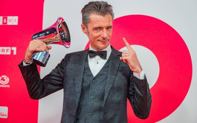 20250307 Red Carpet Verleihung 25. Amadeus Austrian Music Awards WIEN, OESTERREICH - 07. MAERZ: Preistraeger des 25. Amadeus Austria Music Awards 2025 in der Genre-Kategorie -Jazz Worl Blues- Musiker, Komponist und Musikproduzent alias Herbert Pixner Projekt nach der Verleihung des 25. Amadeus Austria Music Awards 2025 in der MARX Halle am 07. Maerz 2025 in Wien, Oesterreich. 250307_SEPA_17_026 Copyright: xIsabellexOuvrardx SEPAxMedia