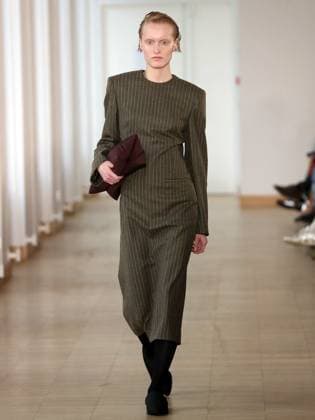 PFW - Christian Wijnants Runway A model walks the runway during the Christian Wijnants Womenswear Fall Winter 2025-2026 show as part of Paris Fashion, on March 7, 2025 in Paris, France. Photo by Alain-Gil Gonzalez ABACAPRESS.COM Paris France  Copyright: xGonzalezxAlain-Gil ABACAx