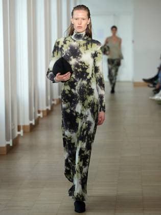 PFW - Christian Wijnants Runway A model walks the runway during the Christian Wijnants Womenswear Fall Winter 2025-2026 show as part of Paris Fashion, on March 7, 2025 in Paris, France. Photo by Alain-Gil Gonzalez ABACAPRESS.COM Paris France  Copyright: xGonzalezxAlain-Gil ABACAx