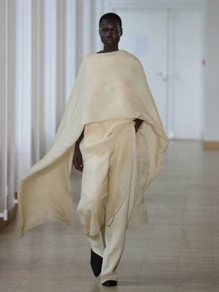 PFW - Christian Wijnants Runway A model walks the runway during the Christian Wijnants Womenswear Fall Winter 2025-2026 show as part of Paris Fashion, on March 7, 2025 in Paris, France. Photo by Alain-Gil Gonzalez ABACAPRESS.COM Paris France  Copyright: xGonzalezxAlain-Gil ABACAx