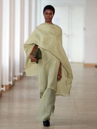 PFW - Christian Wijnants Runway A model walks the runway during the Christian Wijnants Womenswear Fall Winter 2025-2026 show as part of Paris Fashion, on March 7, 2025 in Paris, France. Photo by Alain-Gil Gonzalez ABACAPRESS.COM Paris France  Copyright: xGonzalezxAlain-Gil ABACAx