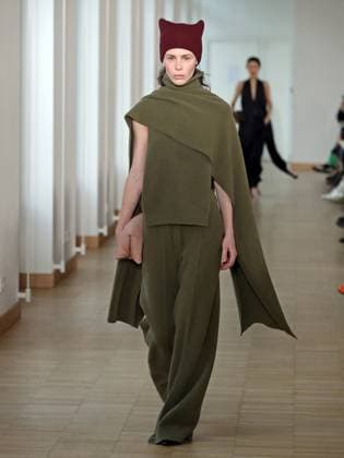 PFW - Christian Wijnants Runway A model walks the runway during the Christian Wijnants Womenswear Fall Winter 2025-2026 show as part of Paris Fashion, on March 7, 2025 in Paris, France. Photo by Alain-Gil Gonzalez ABACAPRESS.COM Paris France  Copyright: xGonzalezxAlain-Gil ABACAx
