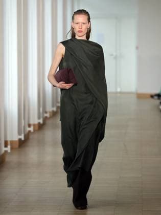 PFW - Christian Wijnants Runway A model walks the runway during the Christian Wijnants Womenswear Fall Winter 2025-2026 show as part of Paris Fashion, on March 7, 2025 in Paris, France. Photo by Alain-Gil Gonzalez ABACAPRESS.COM Paris France  Copyright: xGonzalezxAlain-Gil ABACAx