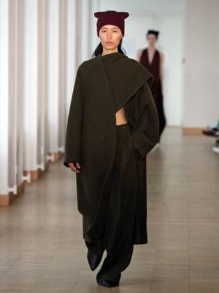 PFW - Christian Wijnants Runway A model walks the runway during the Christian Wijnants Womenswear Fall Winter 2025-2026 show as part of Paris Fashion, on March 7, 2025 in Paris, France. Photo by Alain-Gil Gonzalez ABACAPRESS.COM Paris France  Copyright: xGonzalezxAlain-Gil ABACAx
