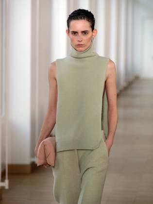 PFW - Christian Wijnants Runway A model walks the runway during the Christian Wijnants Womenswear Fall Winter 2025-2026 show as part of Paris Fashion, on March 7, 2025 in Paris, France. Photo by Alain-Gil Gonzalez ABACAPRESS.COM Paris France  Copyright: xGonzalezxAlain-Gil ABACAx