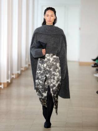 PFW - Christian Wijnants Runway A model walks the runway during the Christian Wijnants Womenswear Fall Winter 2025-2026 show as part of Paris Fashion, on March 7, 2025 in Paris, France. Photo by Alain-Gil Gonzalez ABACAPRESS.COM Paris France  Copyright: xGonzalezxAlain-Gil ABACAx
