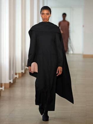 PFW - Christian Wijnants Runway A model walks the runway during the Christian Wijnants Womenswear Fall Winter 2025-2026 show as part of Paris Fashion, on March 7, 2025 in Paris, France. Photo by Alain-Gil Gonzalez ABACAPRESS.COM Paris France  Copyright: xGonzalezxAlain-Gil ABACAx