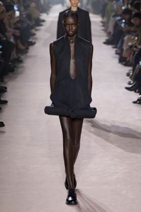 Paris Fashion Week, Victoria Beckham Modenschau . 07 03 2025. Paris, France. Victoria Beckham show at Paris Fashion Week for Autumn Winter 2025 26 .  xi-Imagesx IIM-25791-0030