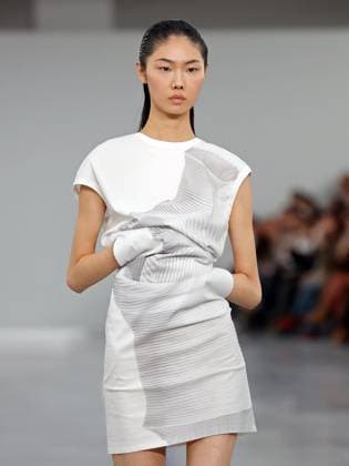 PFW - Issey Miyake Runway A model walks the runway during the Issey Miyake Womenswear Fall Winter 2025-2026 show as part of Paris Fashion, on March 7, 2025 in Paris, France. Photo by Alain-Gil Gonzalez ABACAPRESS.COM Paris France  Copyright: xGonzalezxAlain-Gil ABACAx