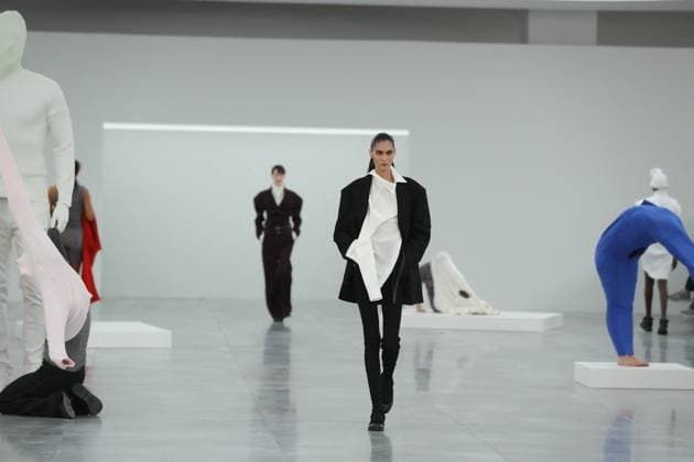 PFW - Issey Miyake Runway A model walks the runway during the Issey Miyake Womenswear Fall Winter 2025-2026 show as part of Paris Fashion, on March 7, 2025 in Paris, France. Photo by Alain-Gil Gonzalez ABACAPRESS.COM Paris France  Copyright: xGonzalezxAlain-Gil ABACAx