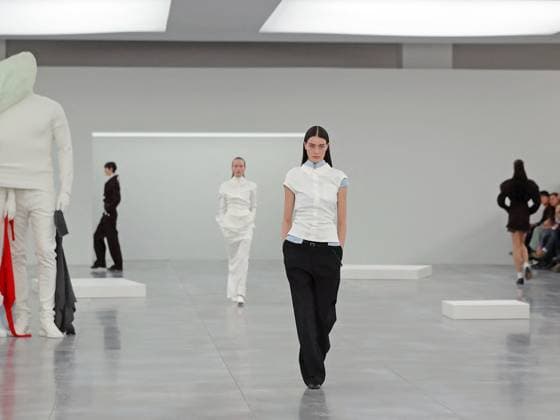 PFW - Issey Miyake Runway A model walks the runway during the Issey Miyake Womenswear Fall Winter 2025-2026 show as part of Paris Fashion, on March 7, 2025 in Paris, France. Photo by Alain-Gil Gonzalez ABACAPRESS.COM Paris France  Copyright: xGonzalezxAlain-Gil ABACAx