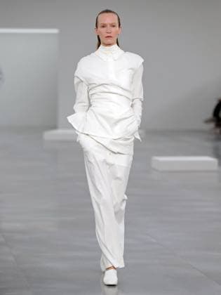 PFW - Issey Miyake Runway A model walks the runway during the Issey Miyake Womenswear Fall Winter 2025-2026 show as part of Paris Fashion, on March 7, 2025 in Paris, France. Photo by Alain-Gil Gonzalez ABACAPRESS.COM Paris France  Copyright: xGonzalezxAlain-Gil ABACAx