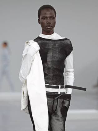 PFW - Issey Miyake Runway A model walks the runway during the Issey Miyake Womenswear Fall Winter 2025-2026 show as part of Paris Fashion, on March 7, 2025 in Paris, France. Photo by Alain-Gil Gonzalez ABACAPRESS.COM Paris France  Copyright: xGonzalezxAlain-Gil ABACAx