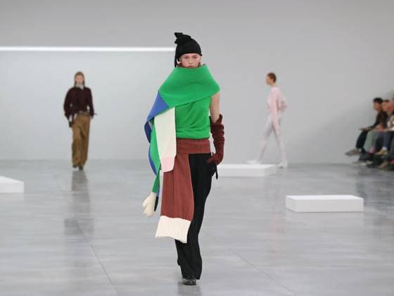 PFW - Issey Miyake Runway A model walks the runway during the Issey Miyake Womenswear Fall Winter 2025-2026 show as part of Paris Fashion, on March 7, 2025 in Paris, France. Photo by Alain-Gil Gonzalez ABACAPRESS.COM Paris France  Copyright: xGonzalezxAlain-Gil ABACAx